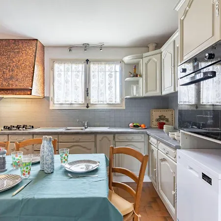 Crabeyron By Interhome *
